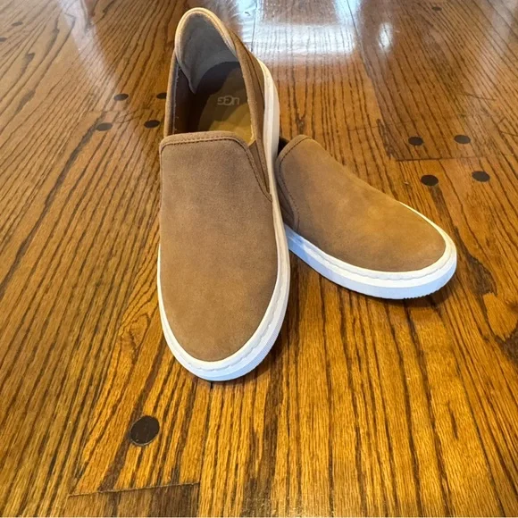 Ugg Slip On Suede Sneakers Women’s - size 8 - Picture 4 of 8